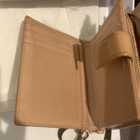 Christian Dior Lady Dior Patent cannage leather eden wallet. - Picture 6 of 13